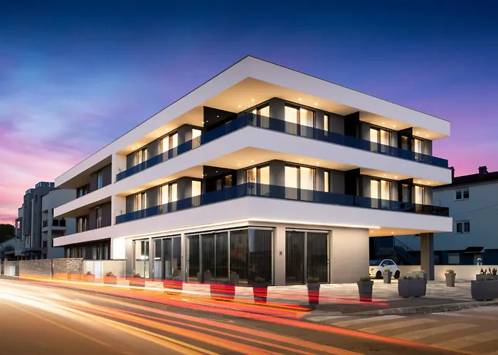 Fly - S5 - Mpolo 招待所 梅杜林